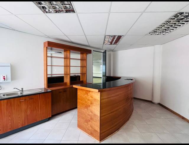 412M² OFFICE TO LET IN FOURWAYS